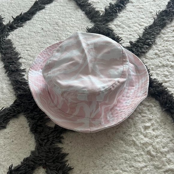 Princess Polly pink and white bucket hat - Picture 2 of 3